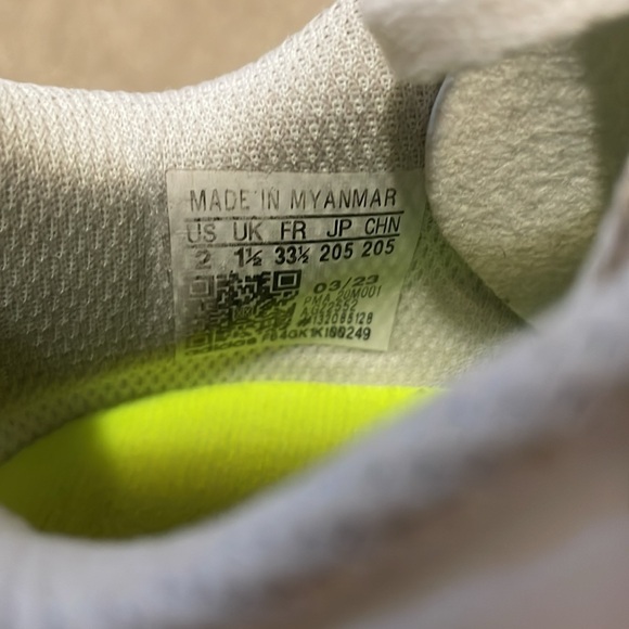 Adidas indoor soccer shoes - Picture 3 of 3